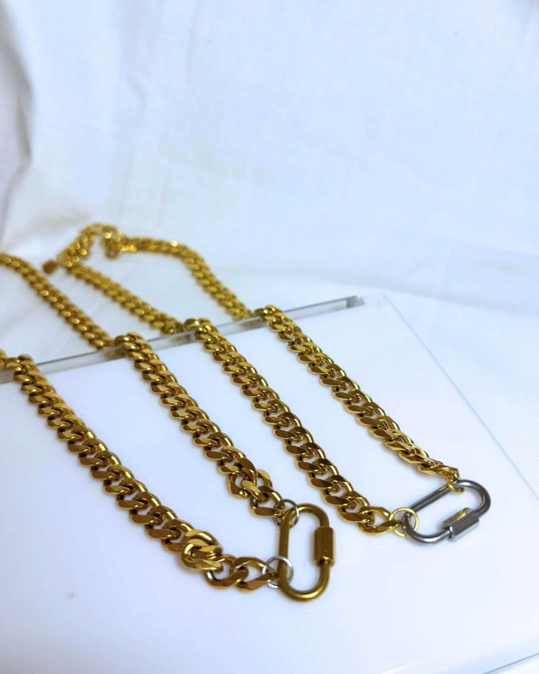 Zalia Carabiner Chain