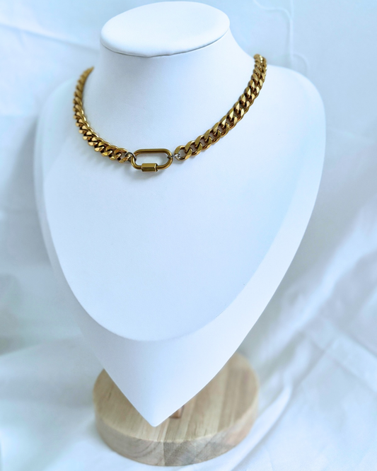 Zalia Carabiner Chain